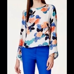 Floral Garden Bell Sleeve Blouse
VINCE CAMUTO